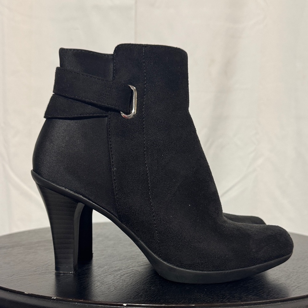 Kelly & Katie Elegant Black Heeled Boots